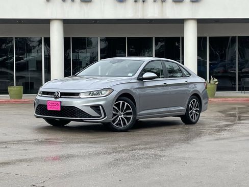 Used 2025 Volkswagen Jetta SE image 1