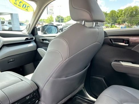 Used 2022 Toyota Highlander Platinum AWD/4WD image 29
