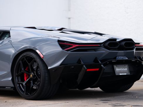 Used 2024 Lamborghini Revuelto image 24