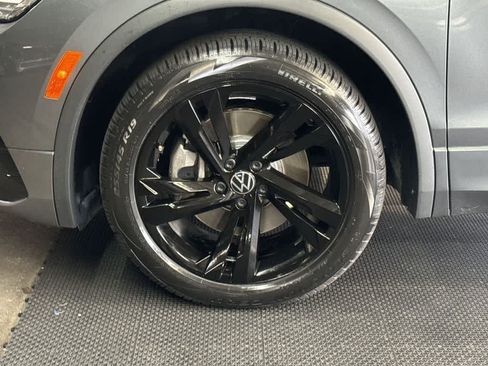 Certified 2023 Volkswagen Tiguan SE R-Line FWD image 11