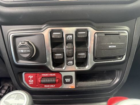 Used 2020 Jeep Wrangler Unlimited Rubicon AWD/4WD image 32