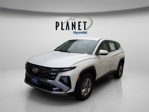 New 2025 Hyundai Tucson SE image 2