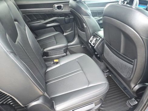 Used 2023 Kia Sorento SX image 5