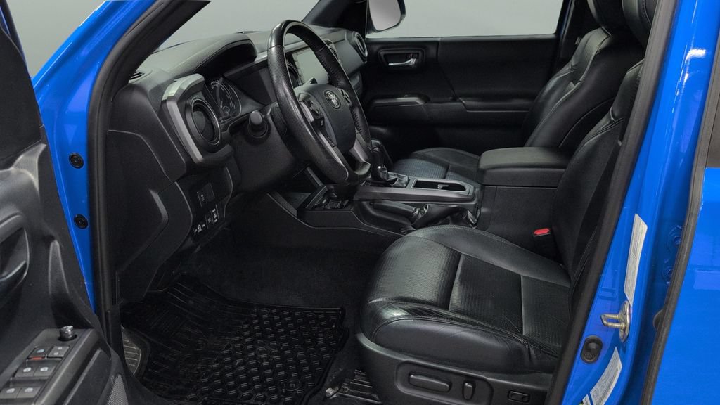 Used 2020 Toyota Tacoma TRD Sport AWD/4WD image 8