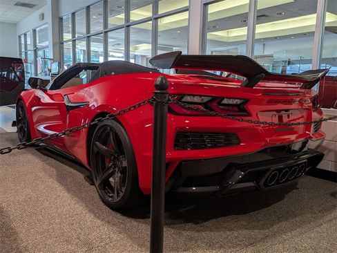Used 2025 Chevrolet Corvette Z06 w/ Z07 Performance Package image 3