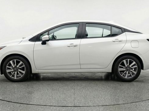 Used 2025 Nissan Versa SV image 5