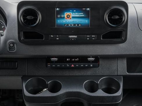 Used 2024 Mercedes-Benz Sprinter 2500 image 19