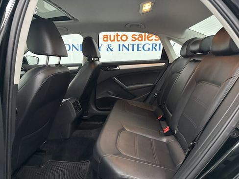 Used 2013 Volkswagen Passat 2.5 SE FWD image 9
