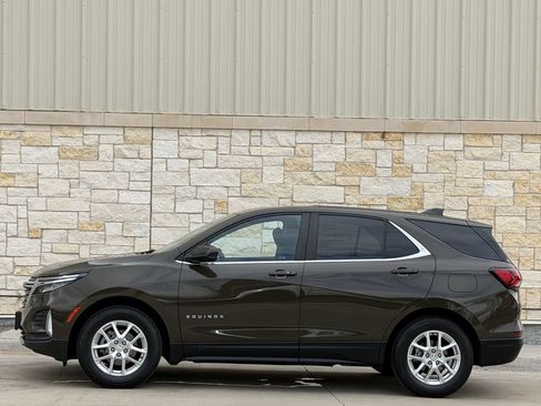 Used 2023 Chevrolet Equinox LT FWD image 3
