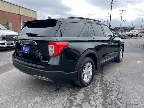 Used 2022 Ford Explorer XLT w/ Equipment Group 202A image 3