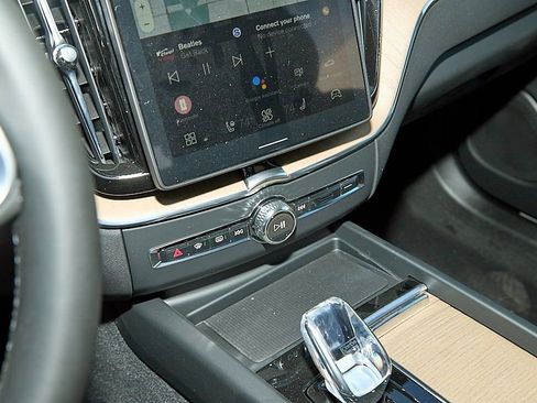 New 2026 Volvo XC60 B5 Ultra w/ Climate Package image 16