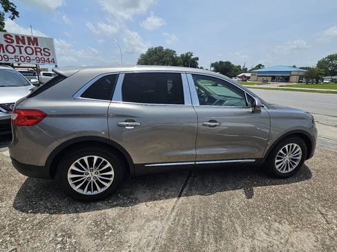 Used 2016 Lincoln MKX Select w/ Select Plus Package FWD image 11