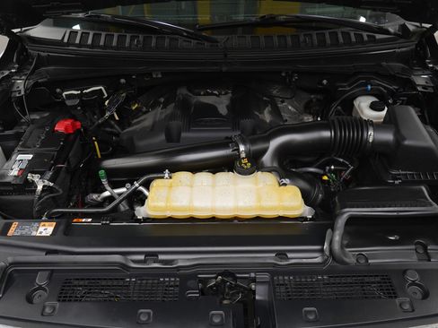 Used 2019 Ford Expedition Platinum image 32