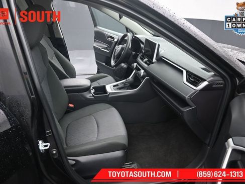 Used 2025 Toyota RAV4 XLE AWD/4WD image 30