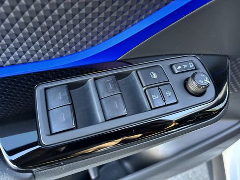 Used 2021 Toyota C-HR XLE image 7