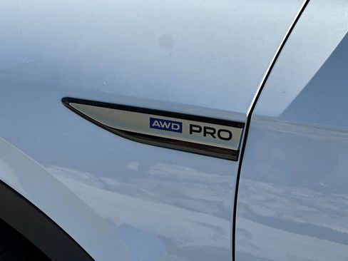 Used 2022 Volkswagen ID.4 Pro AWD/4WD image 28