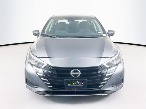 Used 2025 Nissan Versa SV FWD image 2