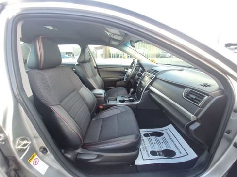 Used 2017 Toyota Camry SE image 16