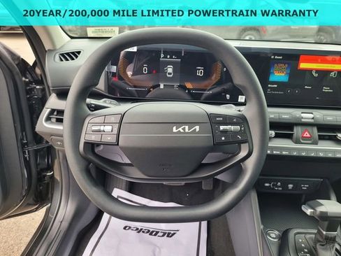 New 2025 Kia K4 LX image 12
