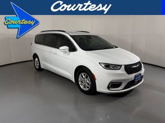 Used 2022 Chrysler Pacifica Touring-L video 1