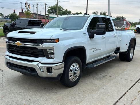 Used 2025 Chevrolet Silverado 3500 LT w/ Safety Package AWD/4WD image 4