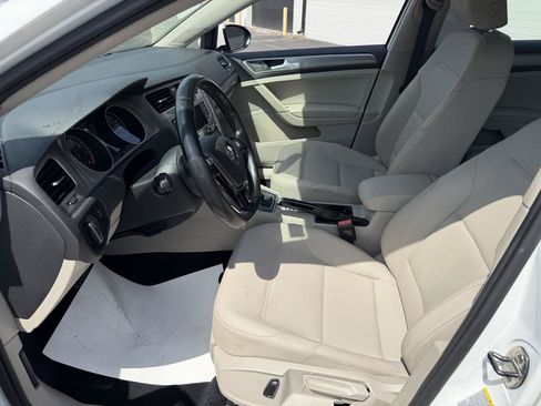 Used 2015 Volkswagen Golf S FWD image 9