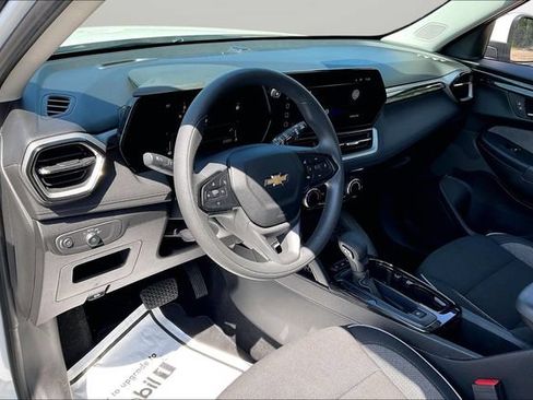 Used 2025 Chevrolet TrailBlazer LT AWD/4WD image 14