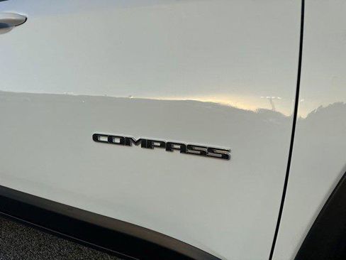 Certified 2025 Jeep Compass Latitude image 45