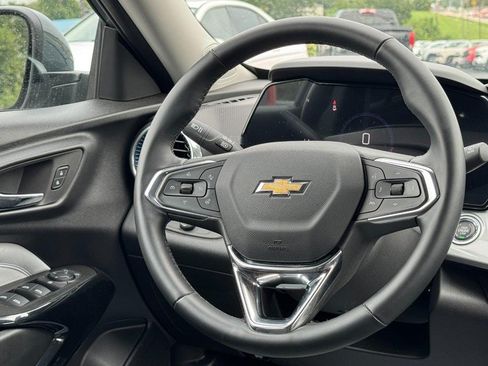Used 2025 Chevrolet Trax LT w/ Driver Confidence Package FWD image 12