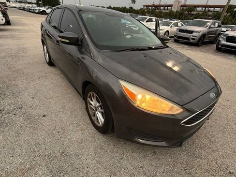 Used 2015 Ford Focus SE w/ Reverse Sensing Package FWD image 1
