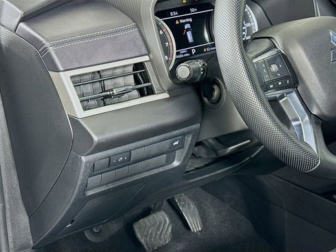 Used 2023 Mitsubishi Outlander SE image 10