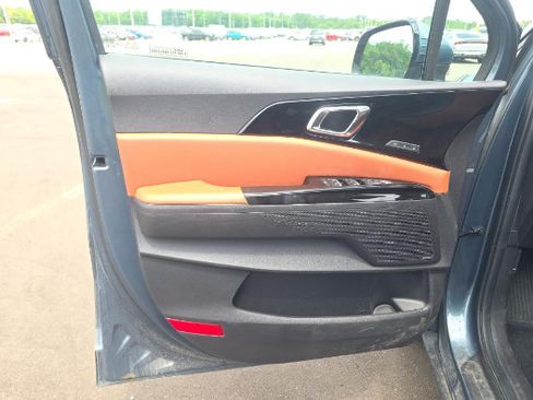 Used 2024 Kia Carnival SX Prestige FWD image 11