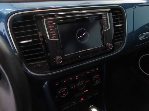 Used 2019 Volkswagen Beetle 2.0T SE image 18