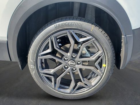 New 2026 Nissan Kicks SR w/ Cold Weather Package FWD image 8