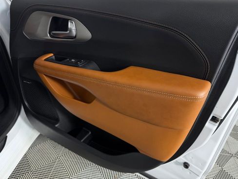 Certified 2024 Chrysler Pacifica Pinnacle image 37