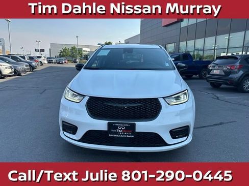 Used 2024 Chrysler Pacifica Limited FWD image 4