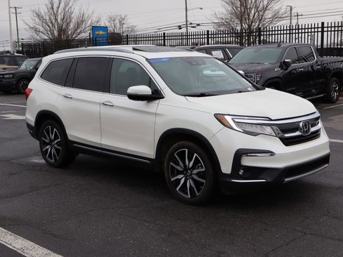 Used 2019 Honda Pilot Touring image 2