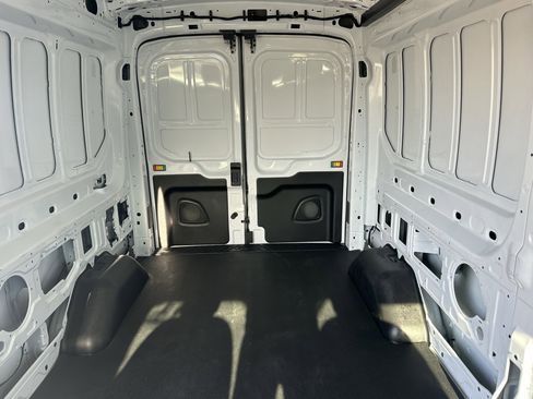 Used 2023 Ford Transit 250 Base image 18