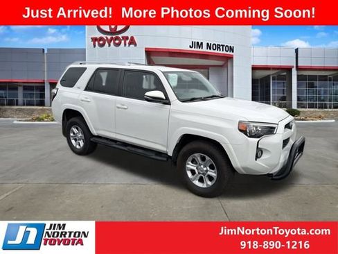 Used 2017 Toyota 4Runner SR5 Premium image 1