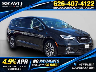 Used 2024 Chrysler Pacifica Limited