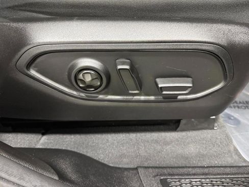 Used 2024 Jeep Grand Cherokee L Limited w/ Luxury Tech Group II image 22