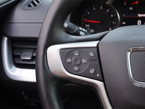 Used 2024 GMC Terrain SLT image 12