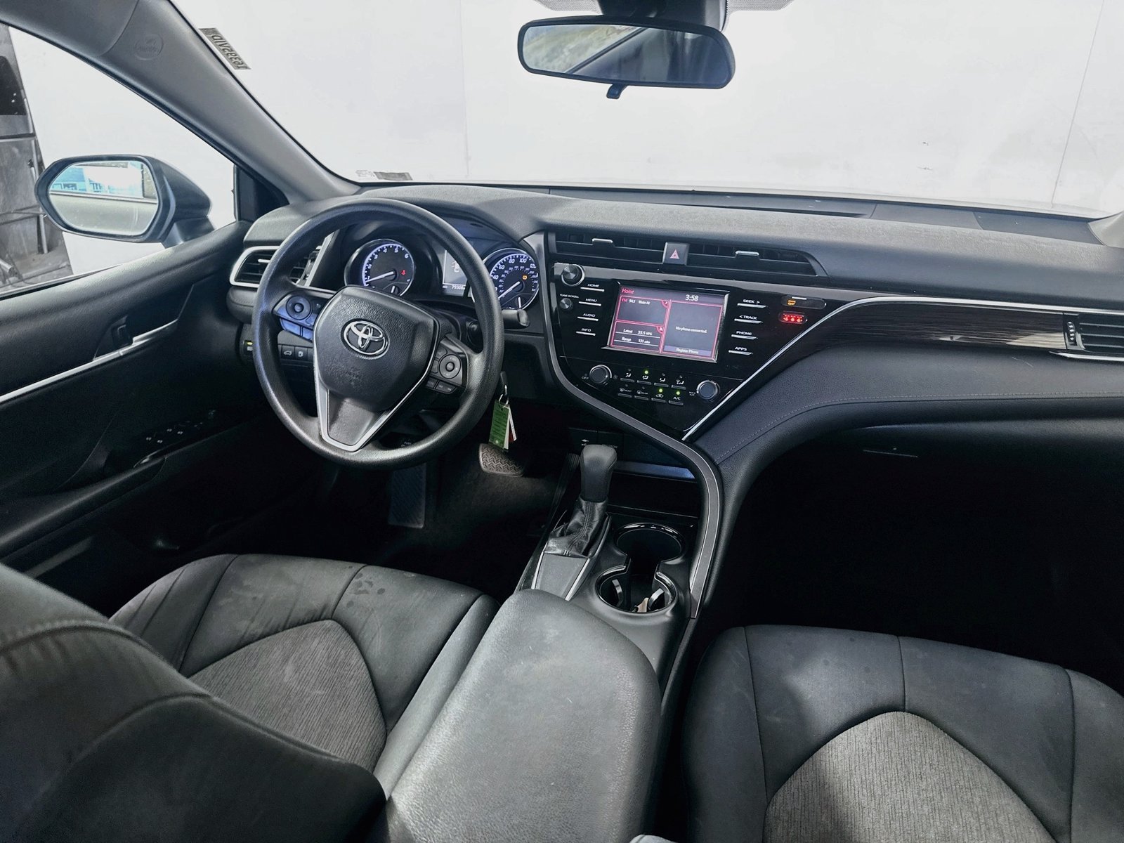 Used 2018 Toyota Camry LE FWD image 21