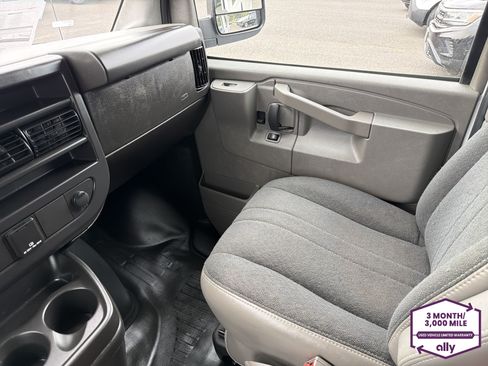 Used 2025 Chevrolet Express 2500 w/ Driver Convenience Package RWD image 21