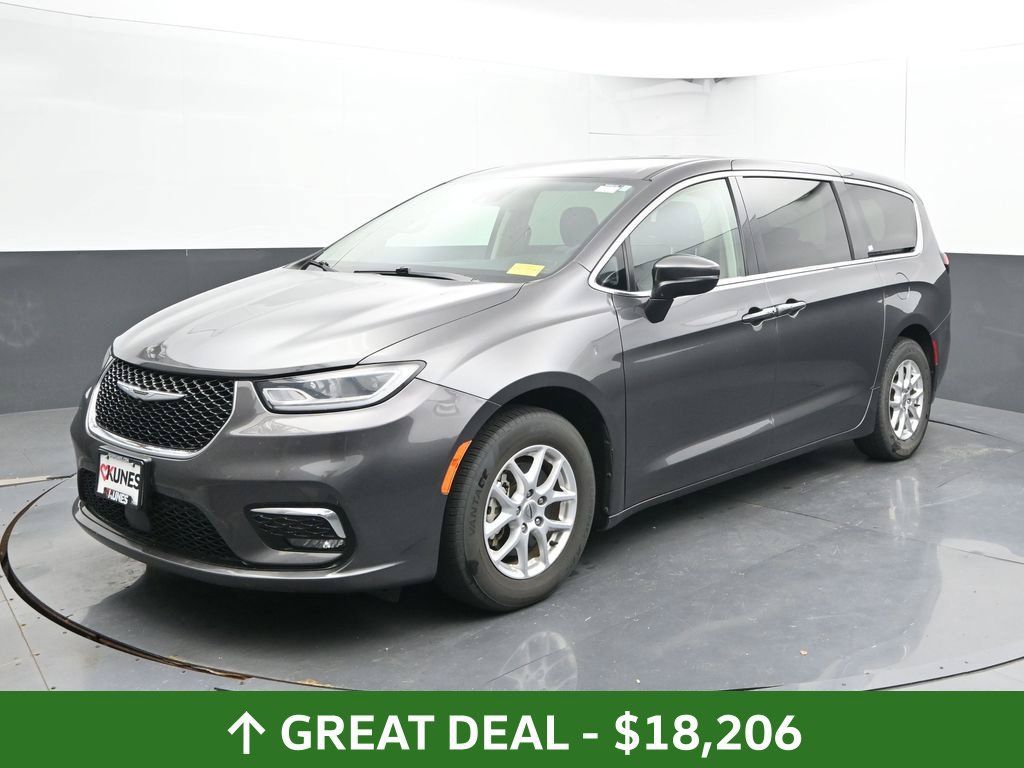 Used 2023 Chrysler Pacifica Touring-L FWD image 9