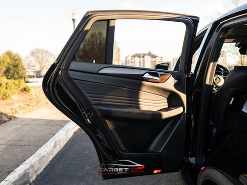 Used 2018 Mercedes-Benz GLE 43 AMG 4MATIC w/ Parking Assist Package image 46