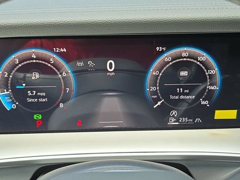 Used 2025 Volkswagen Tiguan SE AWD/4WD image 19