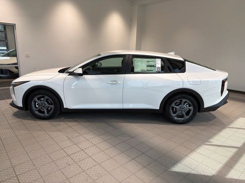 New 2026 Kia K4 LXS image 2