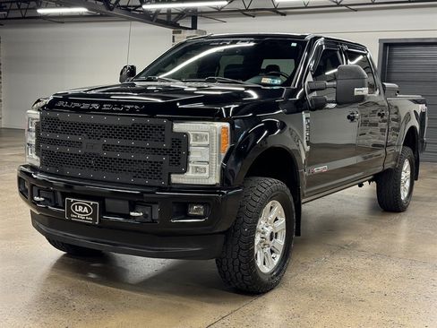 Used 2017 Ford F250 Platinum w/ Platinum Ultimate Package AWD/4WD image 3