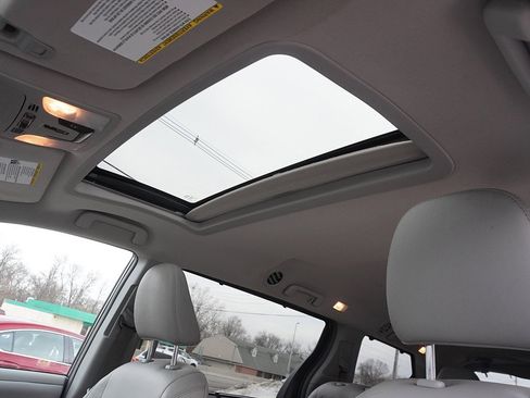 Used 2018 Toyota Sienna XLE w/ XLE Navigation Package image 22